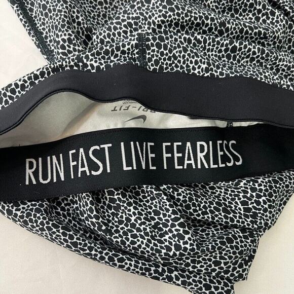 Nike Dri-Fit Black White Leopard Print Crop Running Leggings M Pants - Picture 5 of 11
